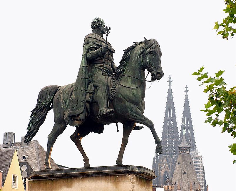 Reiterdenkmal kehrt zurueck auf dem Heumarkt P94.JPG